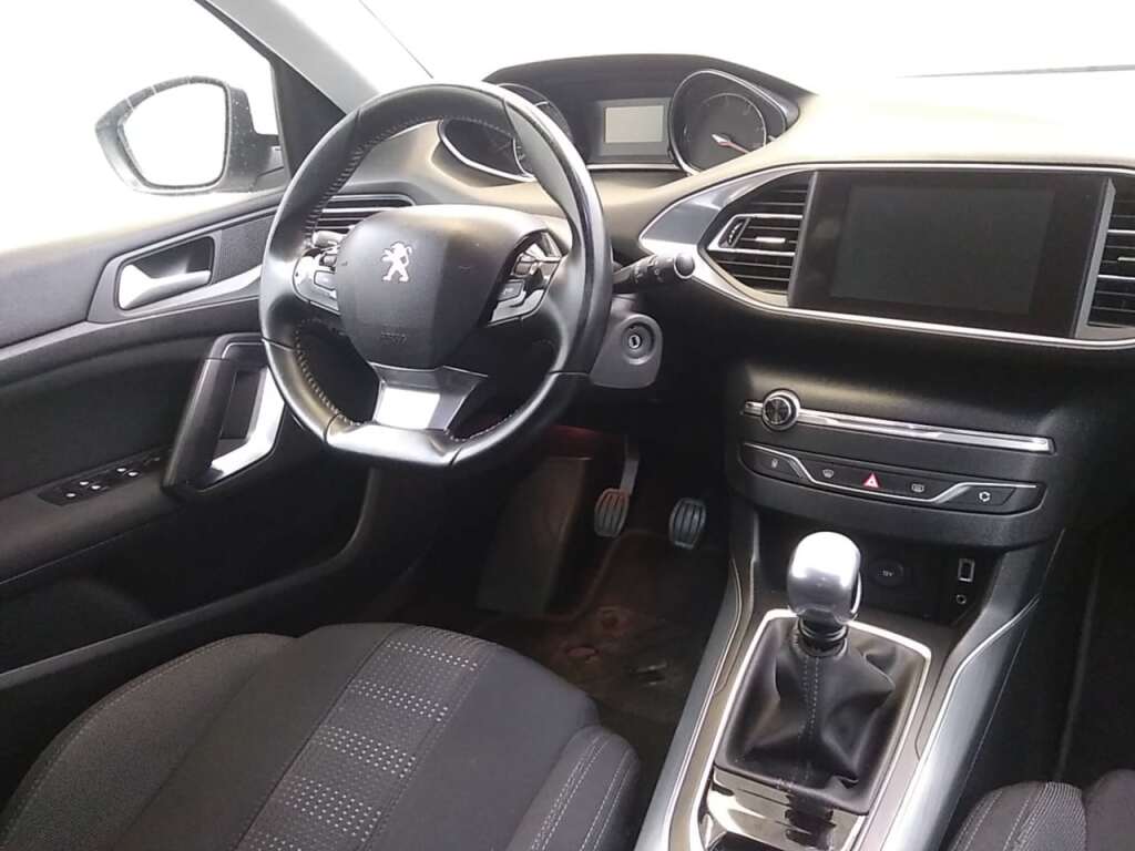 http://www.thecarauction.eu/leden/images/kavels/62e633db-957f-4ba4-8583-0f7520309551-interieur.jpg