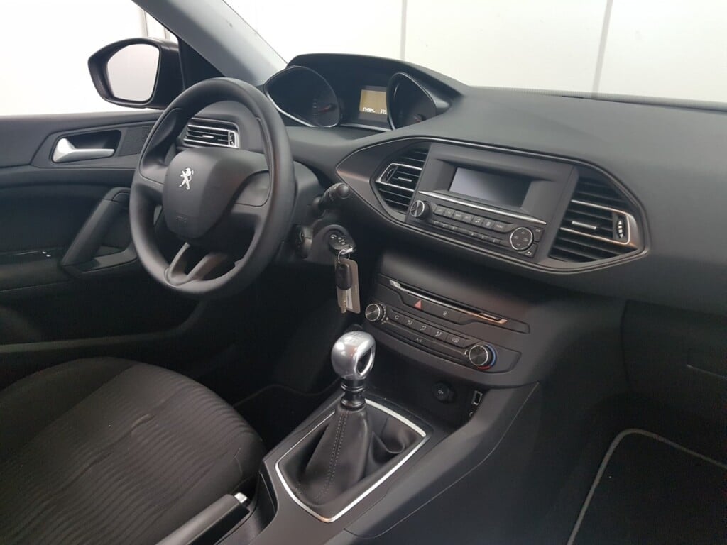 https://www.thecarauction.eu/leden/images/kavels/b2e0e2e5-692d-4e4a-8cec-9a4349aab974-interieur.jpg